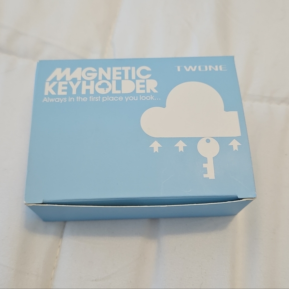 [$3 or free w purchase] Cloud Shaped Magnetic Key Holder (NWOT) - Picture 2 of 3